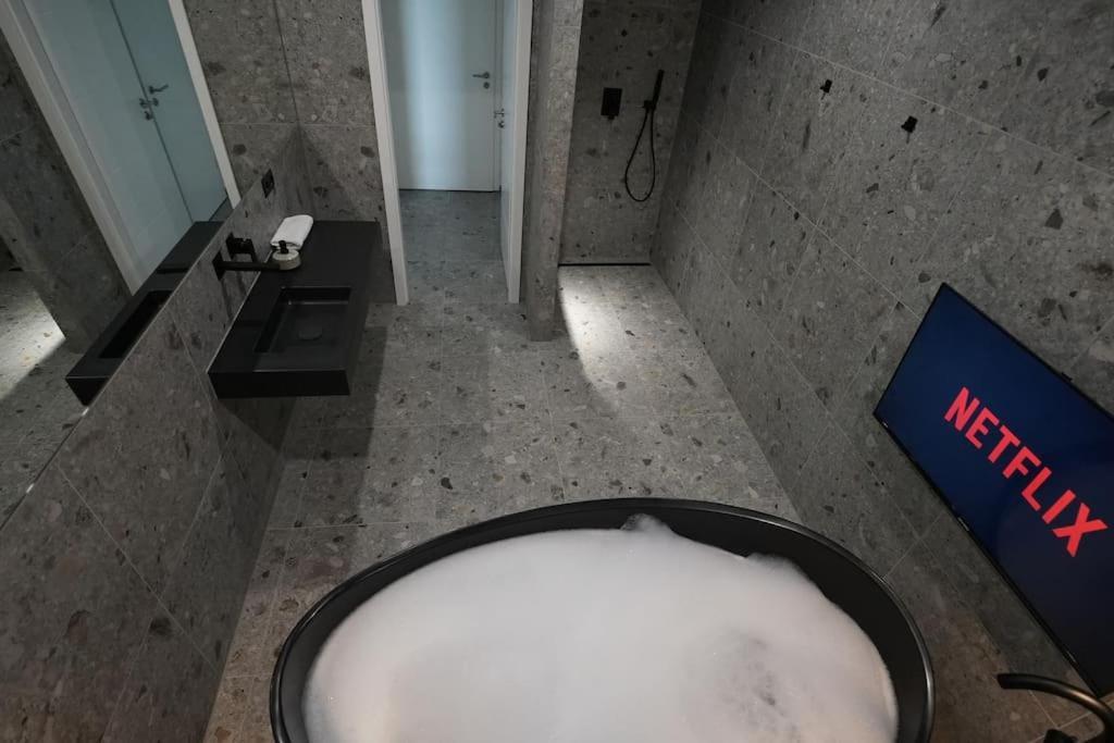 Appartamento Luxusapartment Mit Badewanne Und Parkplatz